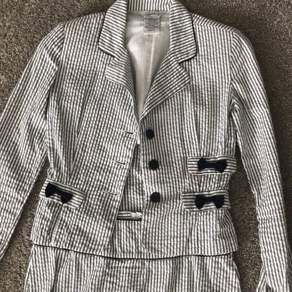 Suit with bow detail! - Picture 2 of 4